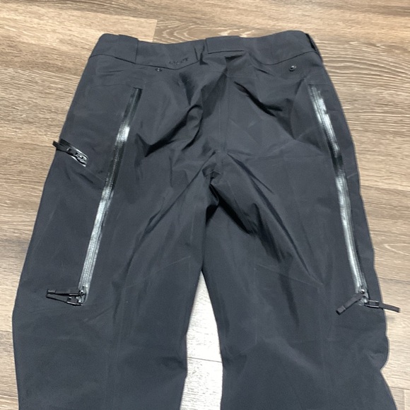Arc’Teryx Gore-Tex pants - Picture 13 of 16